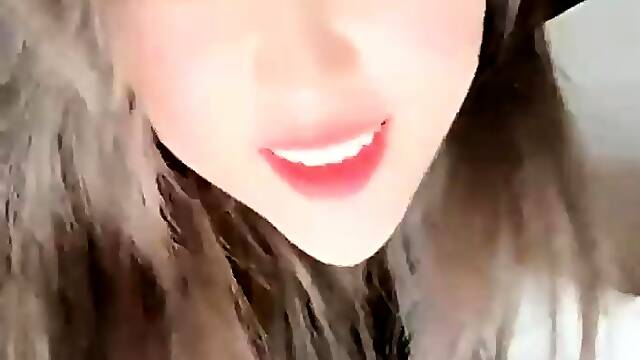 Naughty Japanese babe Ayaka Tomoda masturbates