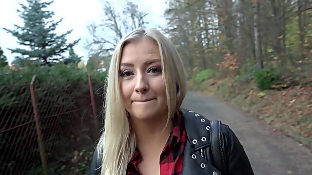 Blonde slut Cayla Lyons sucks a dick and fucks with a stranger