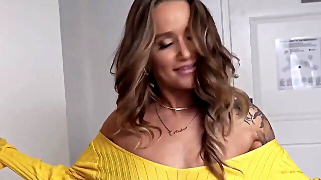 Shoplyfter mylf - hot blonda stepmom offers fucking the lp officer to get son-in-law out of distress