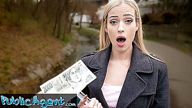 Ria Sunn Starts With a Risky Blowjob Outdoors and Finishes With Unforgettable Sex