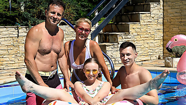 Kathy Anderson, Lady Bug VR Porn: Hot Family Summer - VirtualTaboo