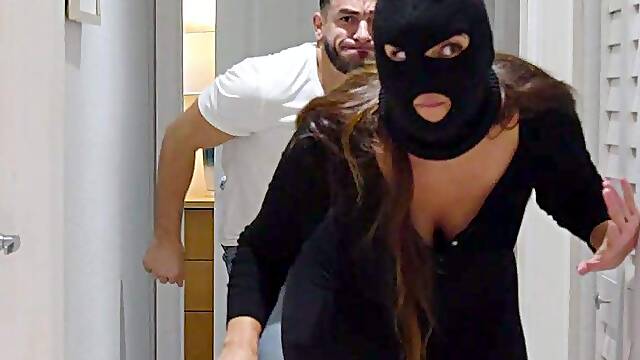 Robber Bella Rolland was caught and fucked by Peter Green