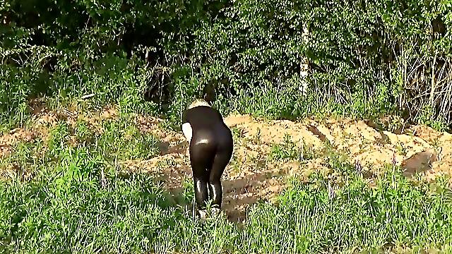 Blonde MILF shows off her big booty in leather leggings