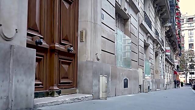 Dorcel club : Clea Gaultier est suivie par un etranger