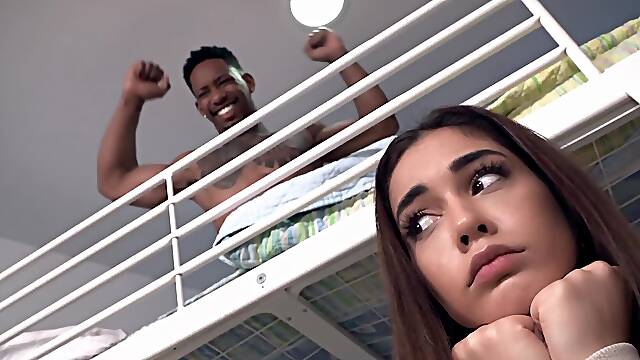 Quick hostel seduction for brunette babe Ginebra Bellucci