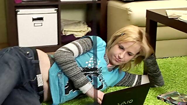 Skinny blonde babe with great juggs playing with her shaved pussy