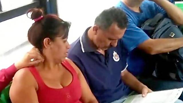 LAS TETAS EN EL CAMION DE UNA MADURA