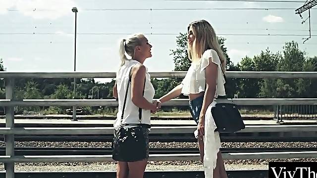 Mother Id like to fuck seduces younger lesbo, eating her sexy cunt and booty