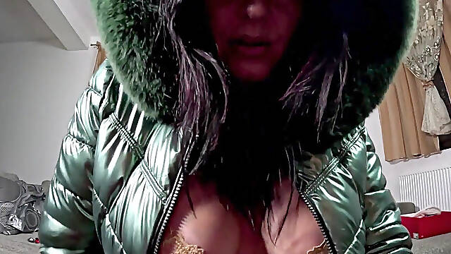 Shiny Leggings Cameltoe, Downjacket Play & Anal Plug Solo Fetish